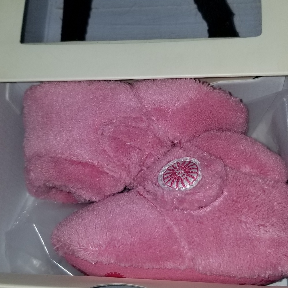 Ugg crib shoes